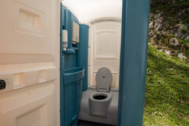 Best Portable toilet rental cost  in Epworth, IA